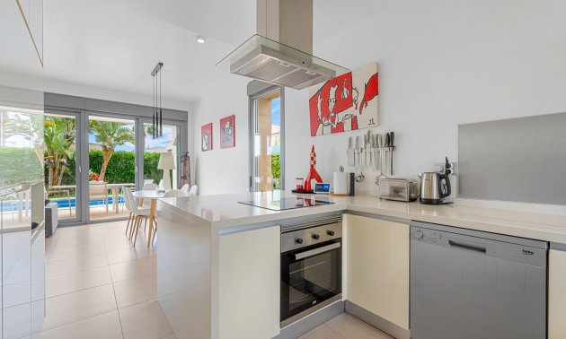 Resale - Villa -
Orihuela Costa - Vistabella