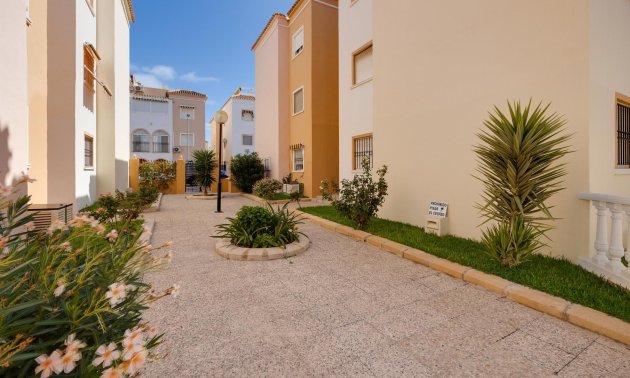 Resale - Bungalow -
Torrevieja - La Veleta