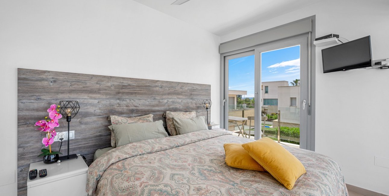 Resale - Villa -
Orihuela Costa - Vistabella