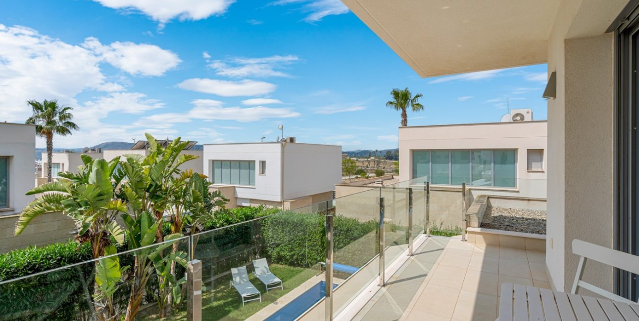 Resale - Villa -
Orihuela Costa - Vistabella