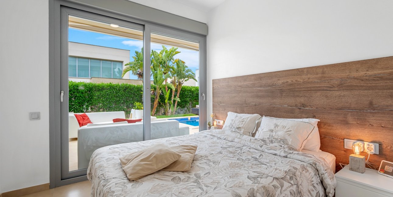 Resale - Villa -
Orihuela Costa - Vistabella