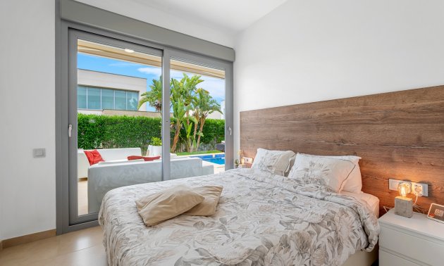 Resale - Villa -
Orihuela Costa - Vistabella