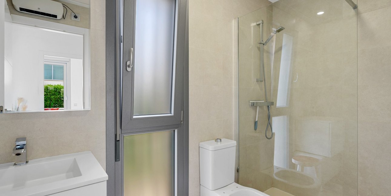 Resale - Villa -
Orihuela Costa - Vistabella