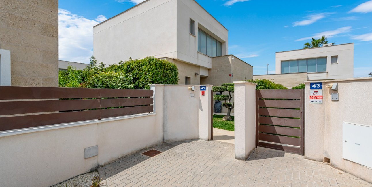 Resale - Villa -
Orihuela Costa - Vistabella