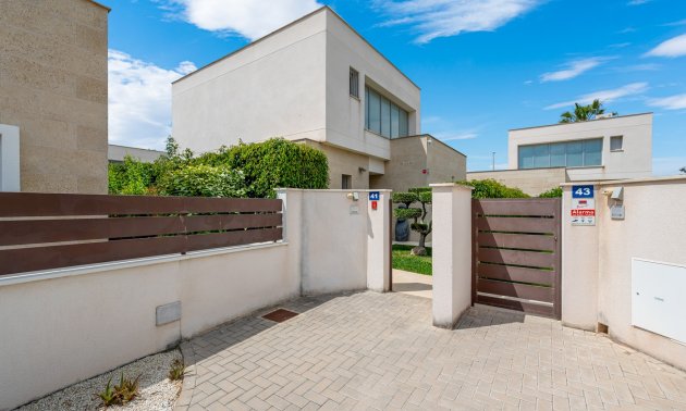 Resale - Villa -
Orihuela Costa - Vistabella