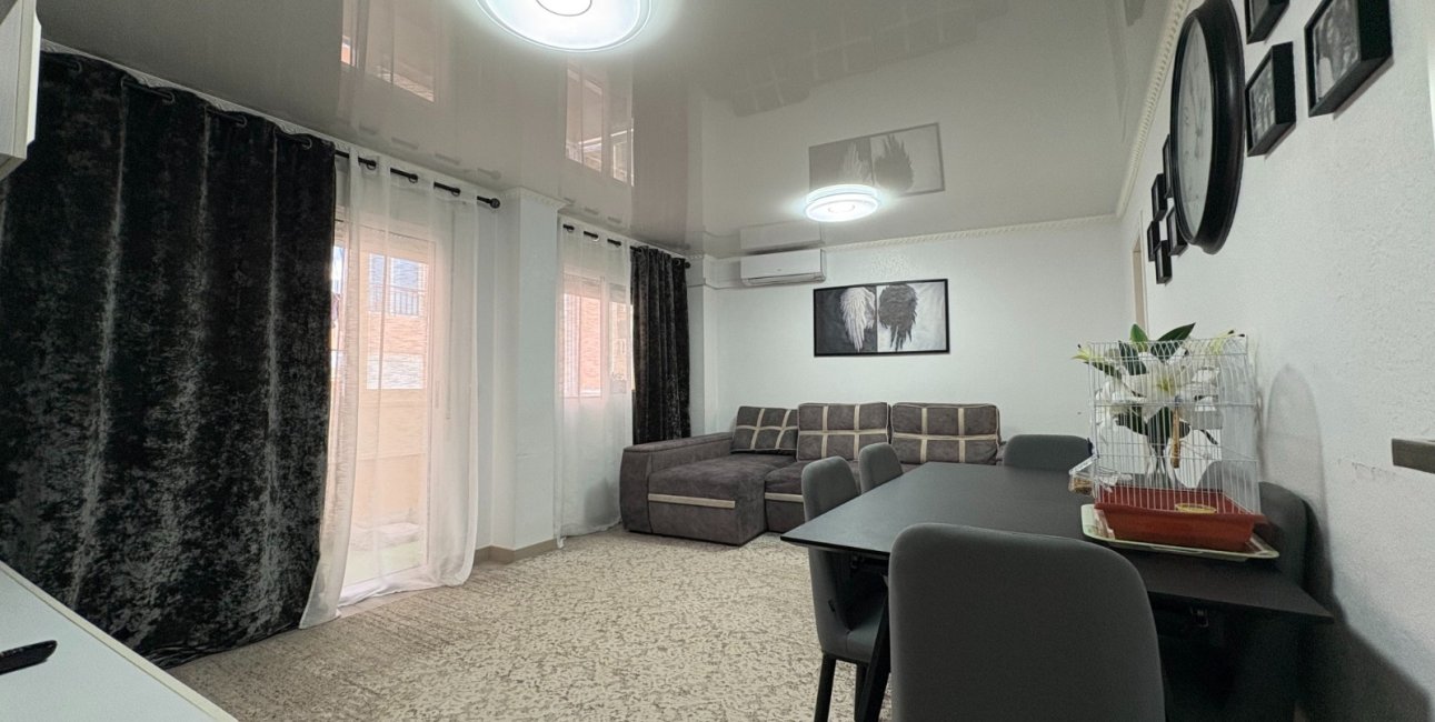 Resale - Apartment / flat -
Torrevieja - Centro