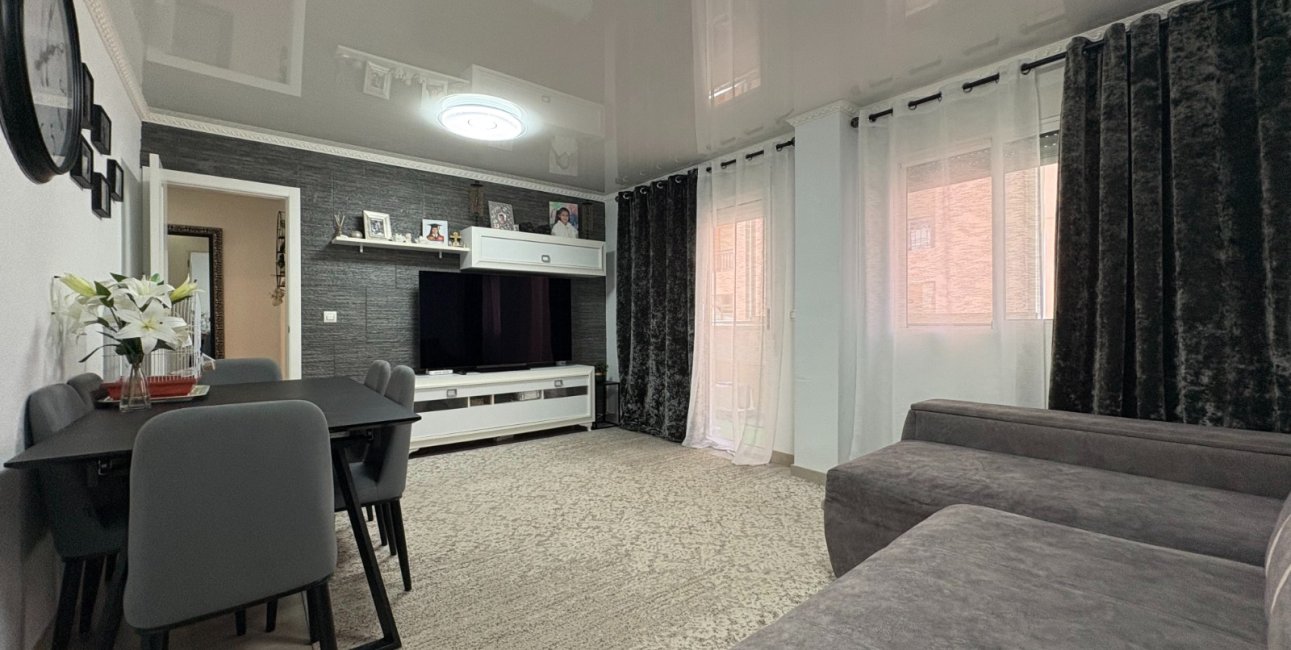 Resale - Apartment / flat -
Torrevieja - Centro