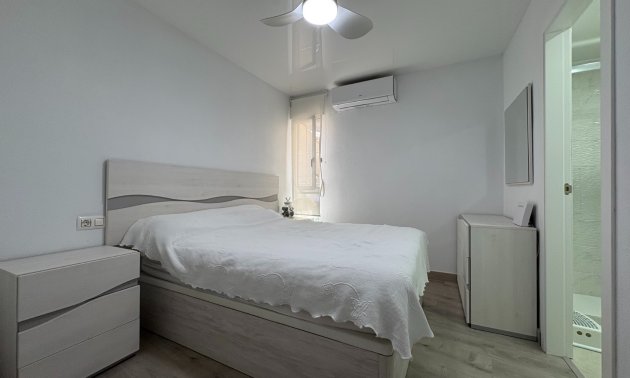 Resale - Apartment / flat -
Torrevieja - Centro