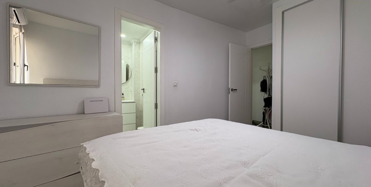 Resale - Apartment / flat -
Torrevieja - Centro