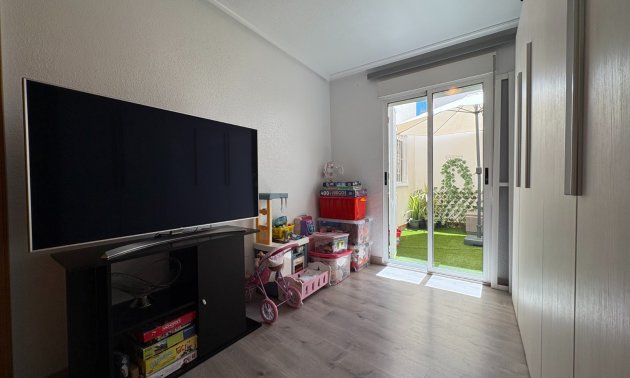 Resale - Apartment / flat -
Torrevieja - Centro