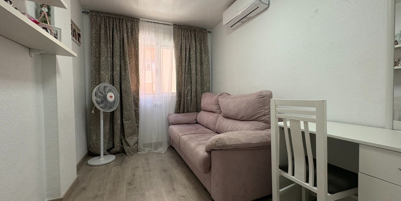 Resale - Apartment / flat -
Torrevieja - Centro