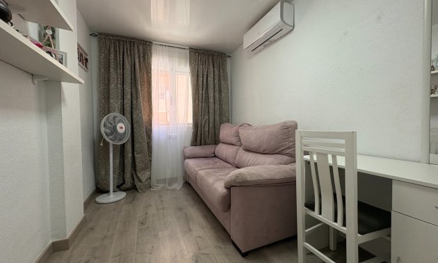 Resale - Apartment / flat -
Torrevieja - Centro