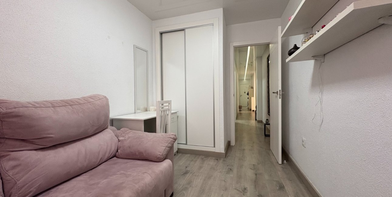 Resale - Apartment / flat -
Torrevieja - Centro