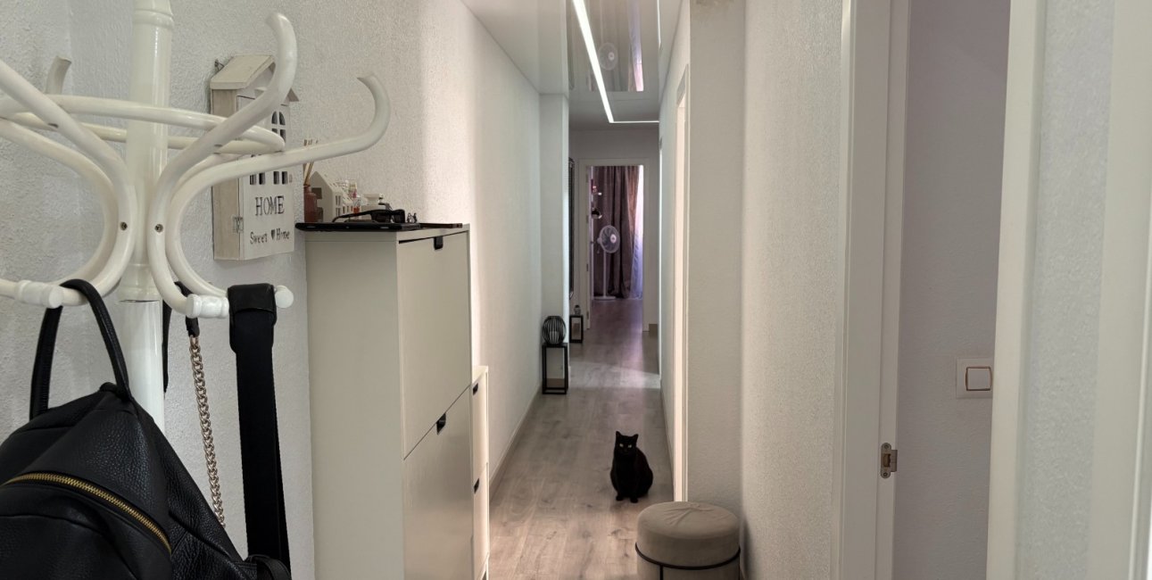 Resale - Apartment / flat -
Torrevieja - Centro