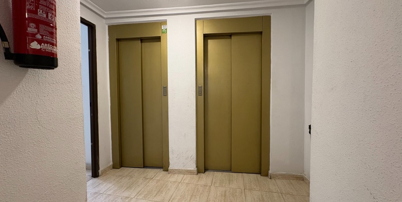 Resale - Apartment / flat -
Torrevieja - Centro