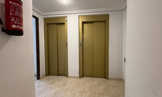 Resale - Apartment / flat -
Torrevieja - Centro