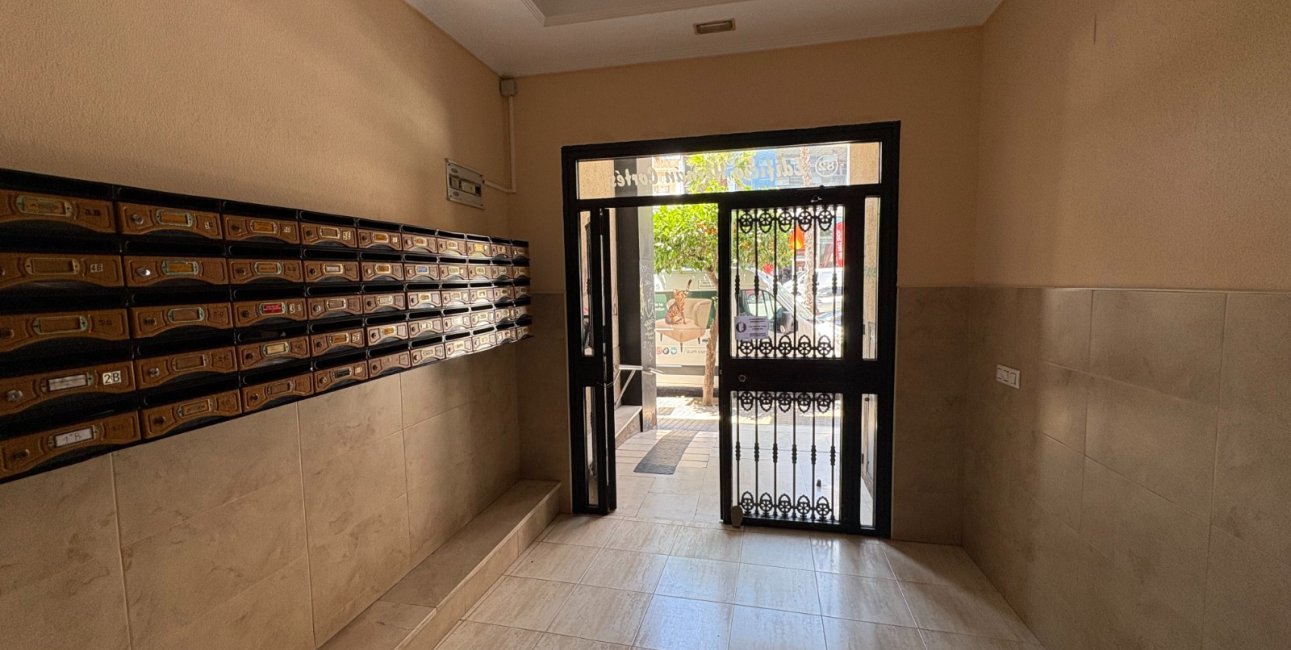 Resale - Apartment / flat -
Torrevieja - Centro