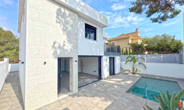 Resale - Villa -
Torrevieja - Los Balcones - Los Altos del Edén