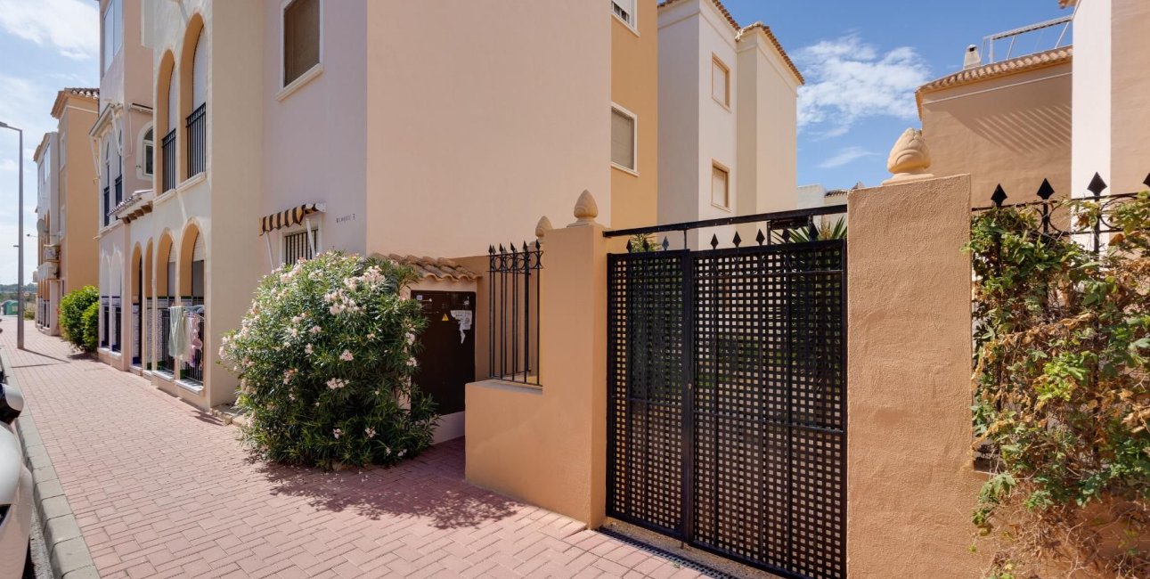 Resale - Bungalow -
Torrevieja - La Veleta