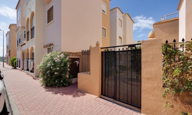 Resale - Bungalow -
Torrevieja - La Veleta