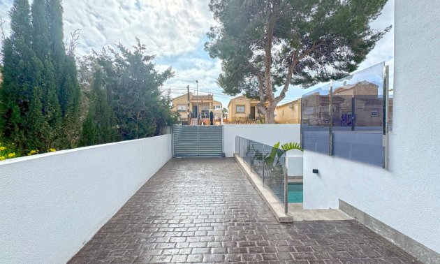 Resale - Villa -
Torrevieja - Los Balcones - Los Altos del Edén