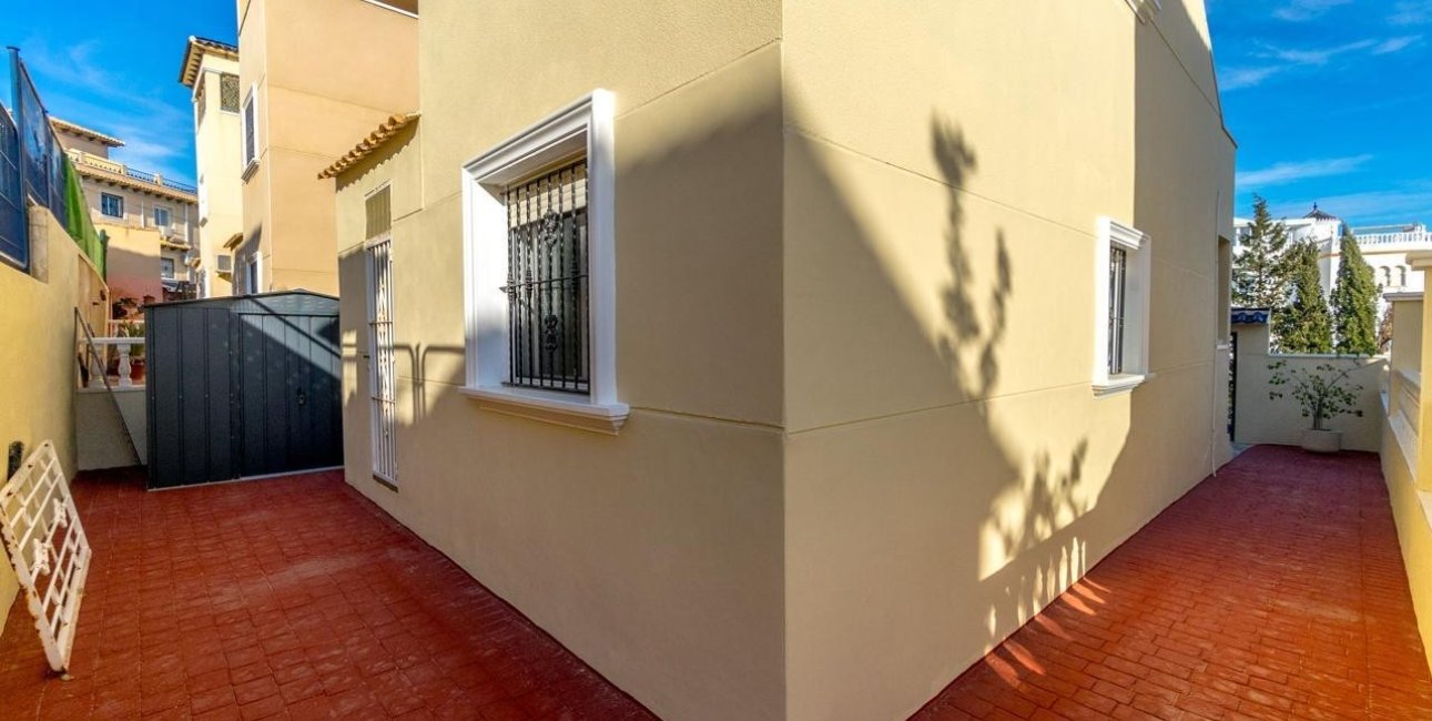 Resale - Villa -
Orihuela Costa - Villamartín