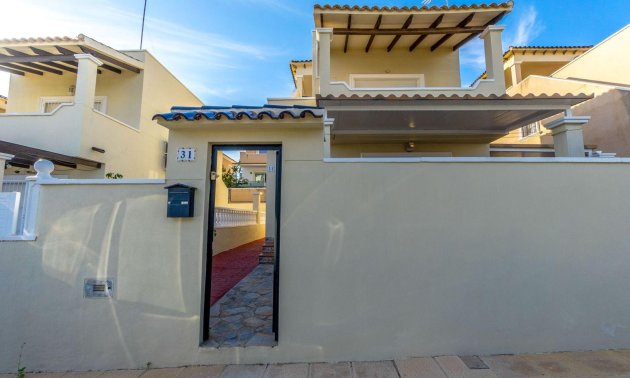 Resale - Villa -
Orihuela Costa - Villamartín