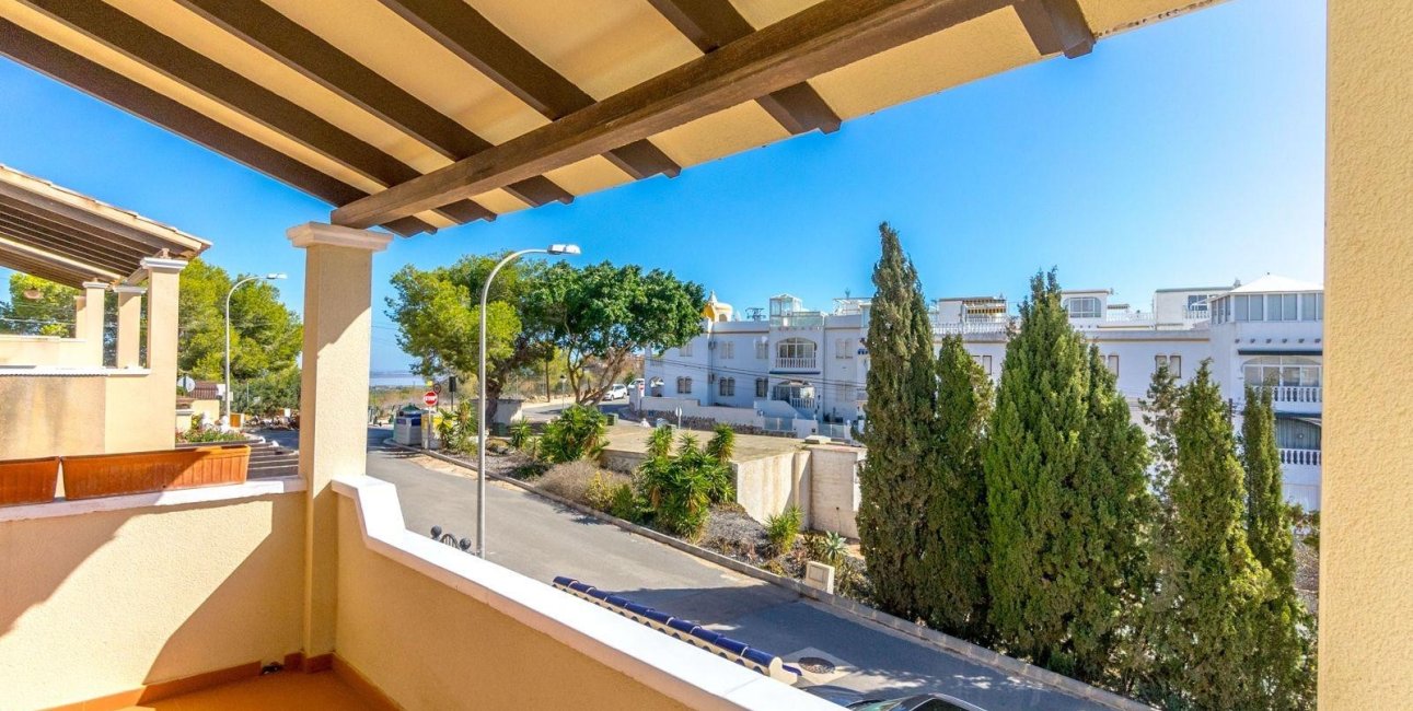Resale - Villa -
Orihuela Costa - Villamartín