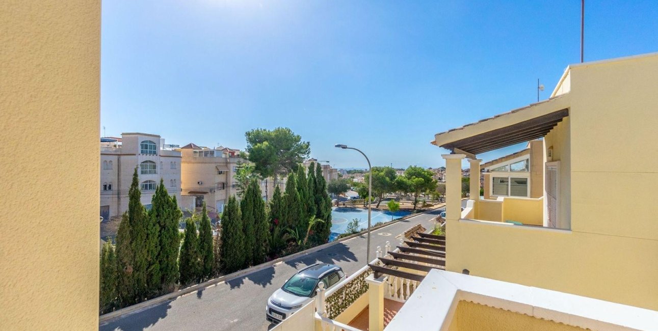 Resale - Villa -
Orihuela Costa - Villamartín