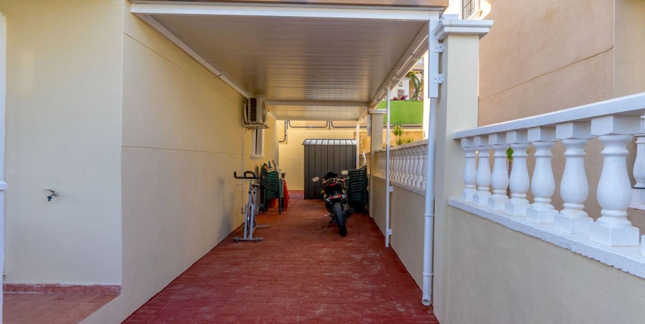 Resale - Villa -
Orihuela Costa - Villamartín