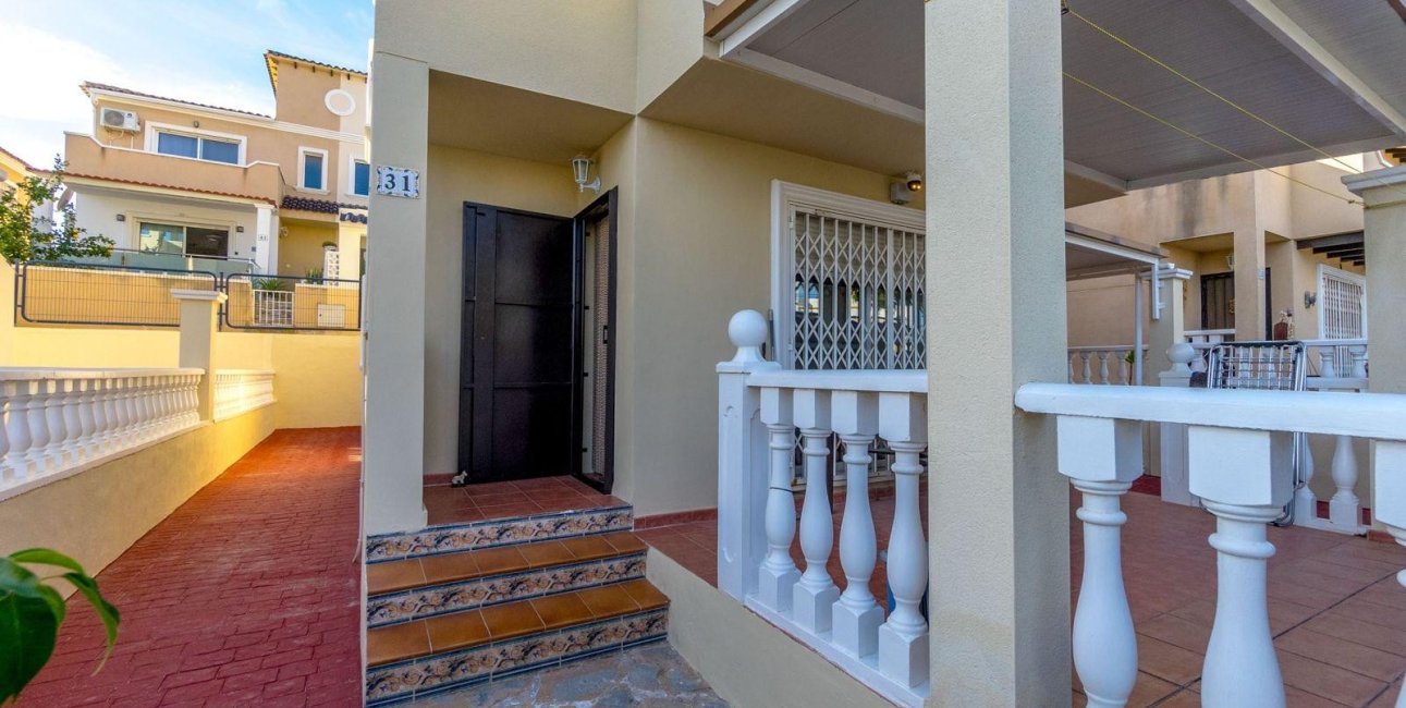 Resale - Villa -
Orihuela Costa - Villamartín