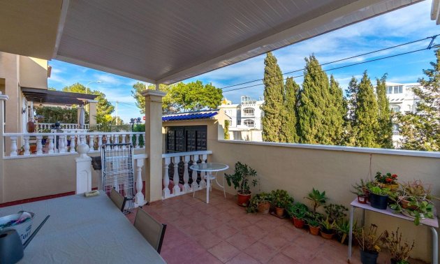 Resale - Villa -
Orihuela Costa - Villamartín