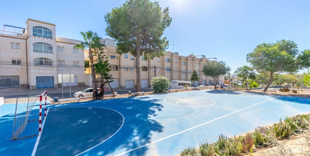 Resale - Villa -
Orihuela Costa - Villamartín