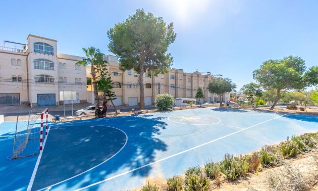 Resale - Villa -
Orihuela Costa - Villamartín