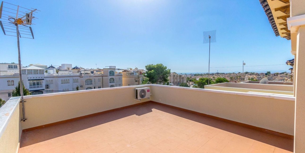 Resale - Villa -
Orihuela Costa - Villamartín