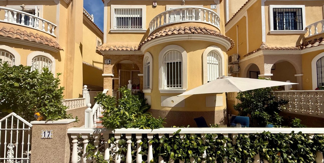 Resale - Villa -
Orihuela Costa - Villamartín