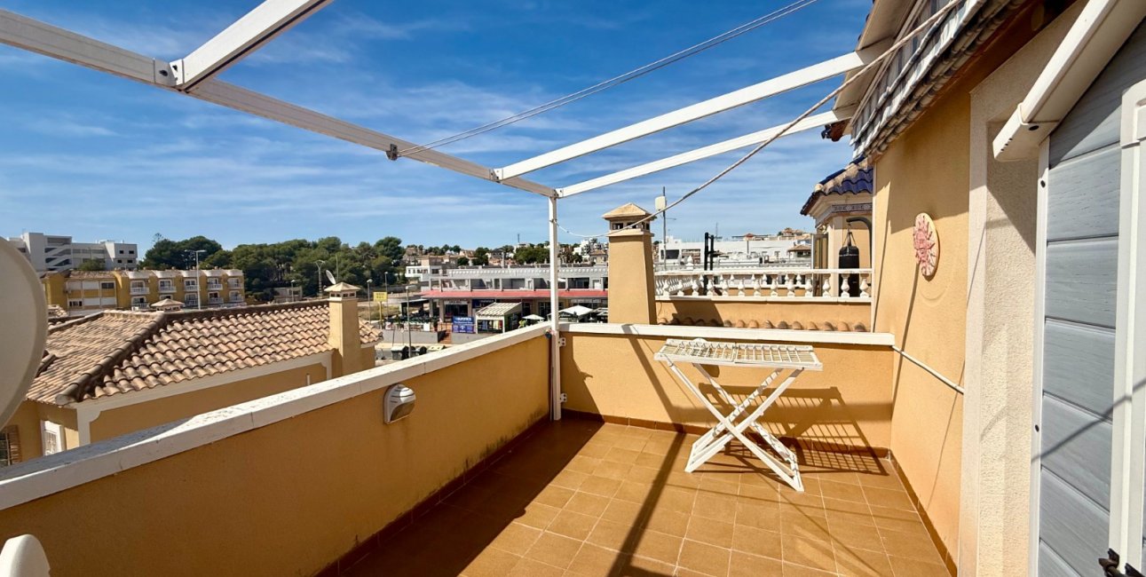 Resale - Villa -
Orihuela Costa - Villamartín