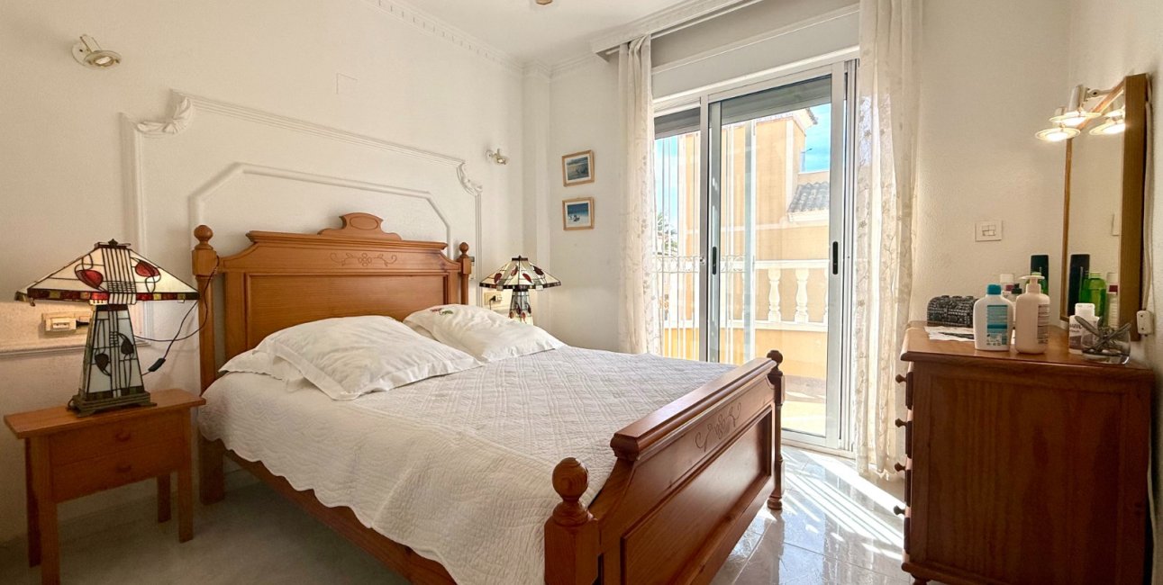 Resale - Villa -
Orihuela Costa - Villamartín