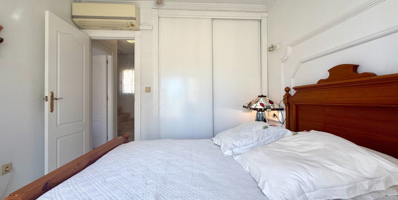 Resale - Villa -
Orihuela Costa - Villamartín