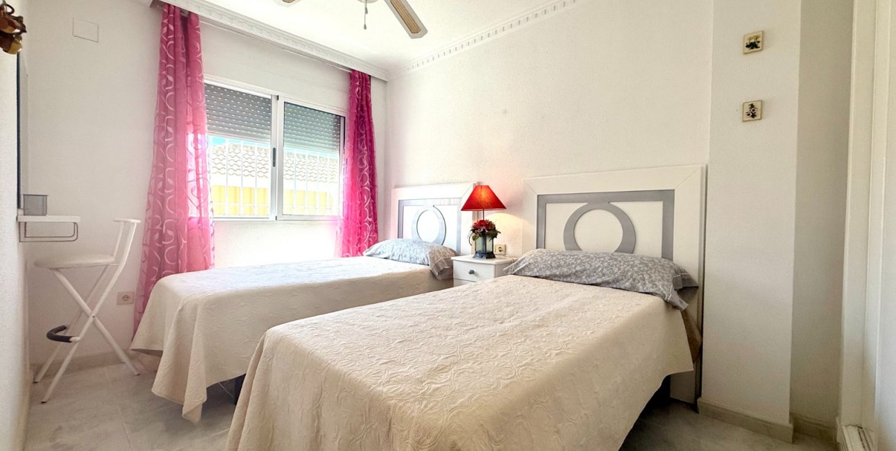 Resale - Villa -
Orihuela Costa - Villamartín