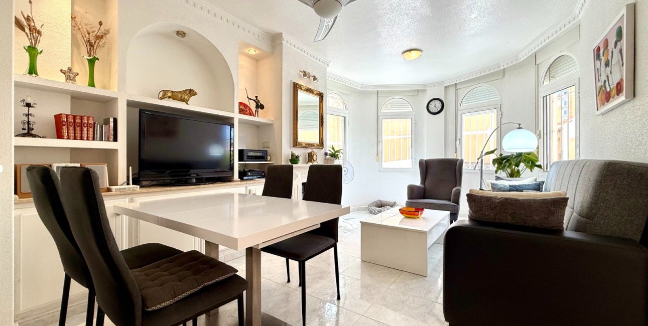 Resale - Villa -
Orihuela Costa - Villamartín