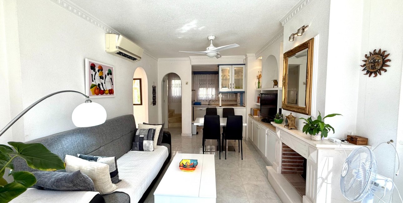 Resale - Villa -
Orihuela Costa - Villamartín