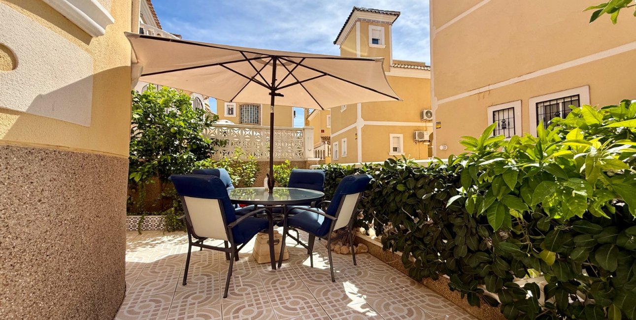 Resale - Villa -
Orihuela Costa - Villamartín