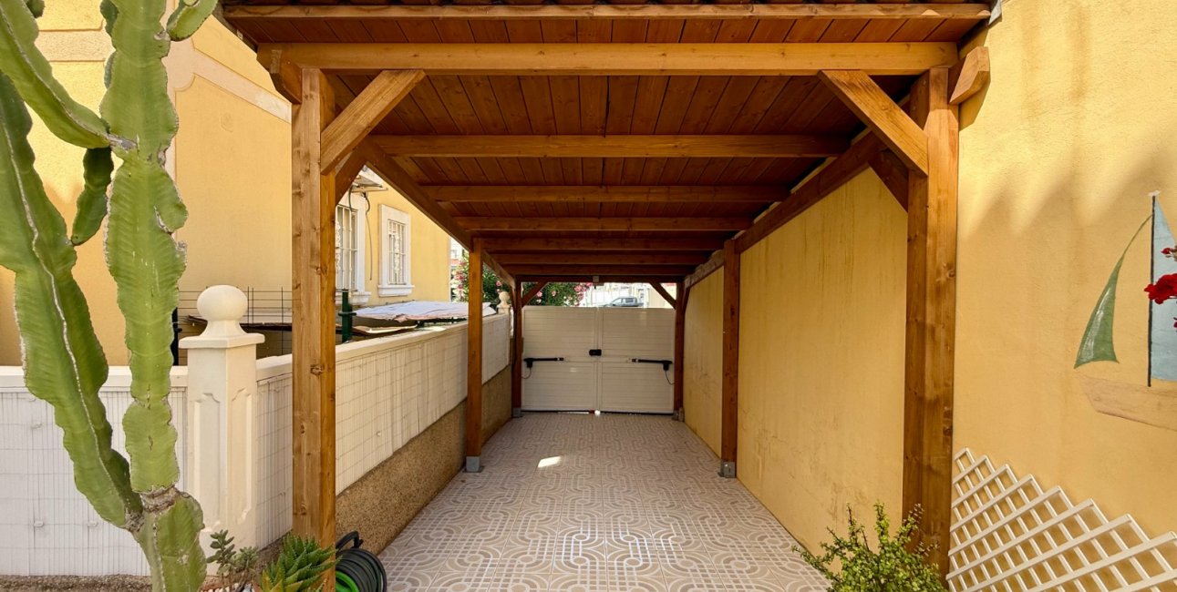 Resale - Villa -
Orihuela Costa - Villamartín