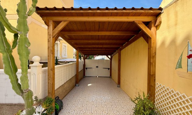 Resale - Villa -
Orihuela Costa - Villamartín