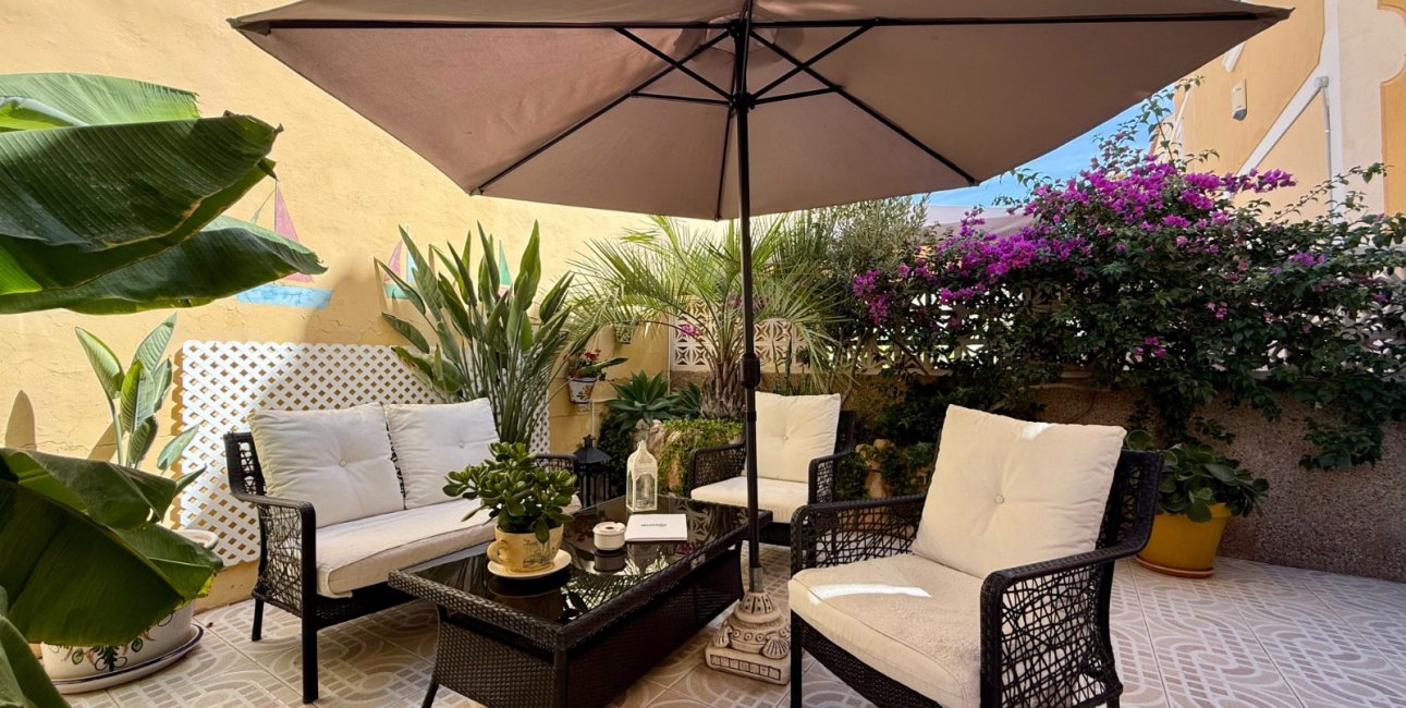 Resale - Villa -
Orihuela Costa - Villamartín