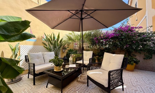 Resale - Villa -
Orihuela Costa - Villamartín