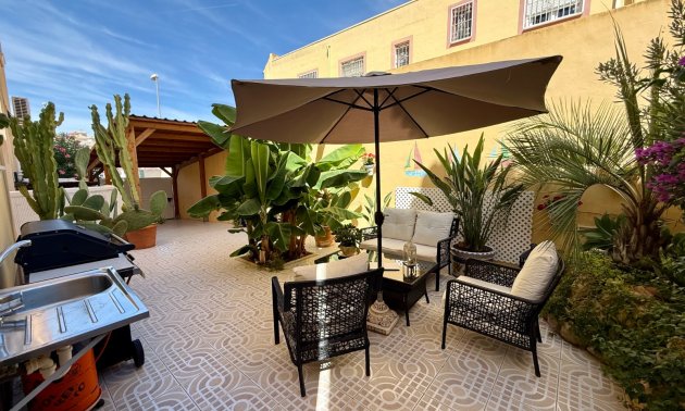 Resale - Villa -
Orihuela Costa - Villamartín