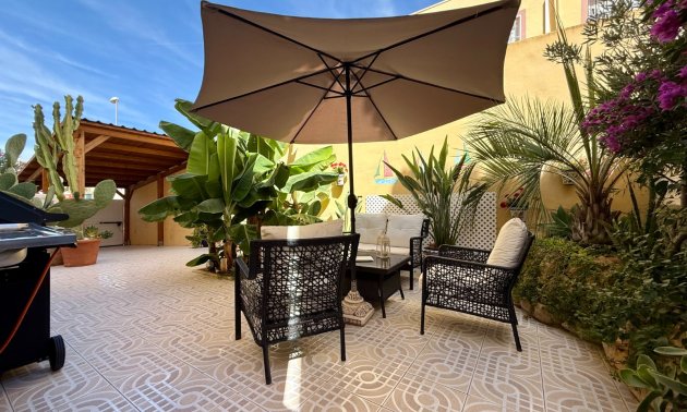 Resale - Villa -
Orihuela Costa - Villamartín