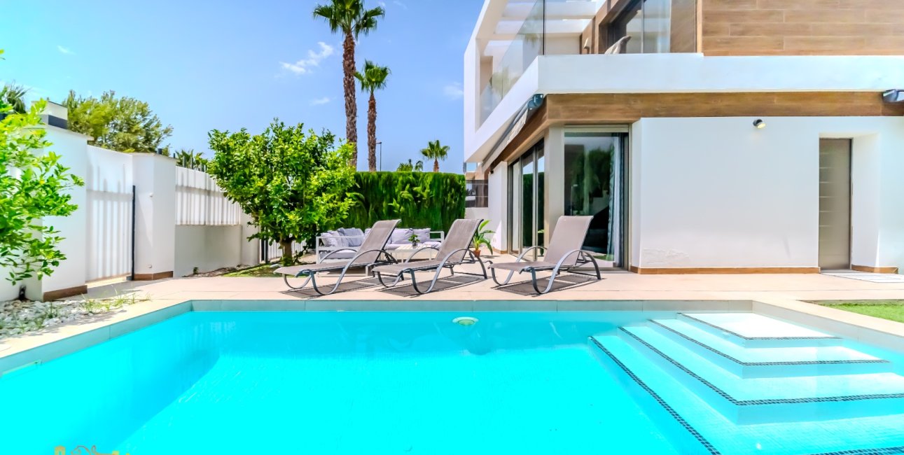 Resale - Villa -
Orihuela Costa - Villamartín